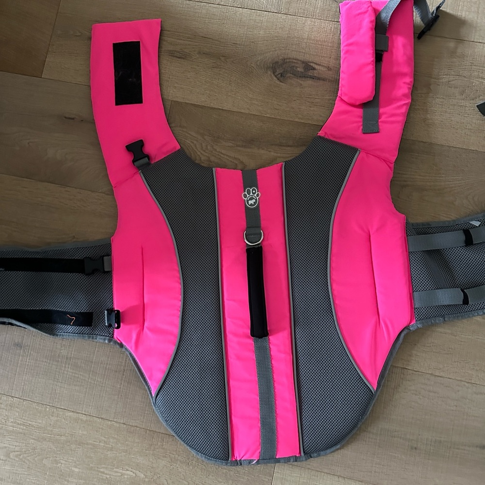 Canada Pooch XL Pink life jacket.